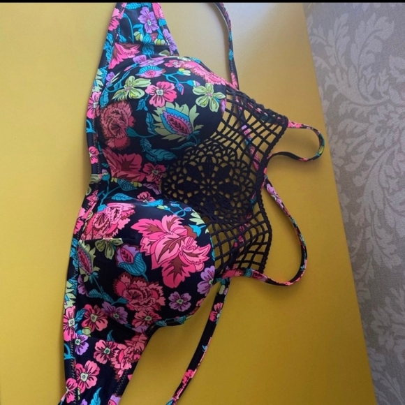 Net bikini top 🌺 - Picture 2 of 2
